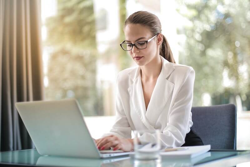 ragazza-in-smart-working